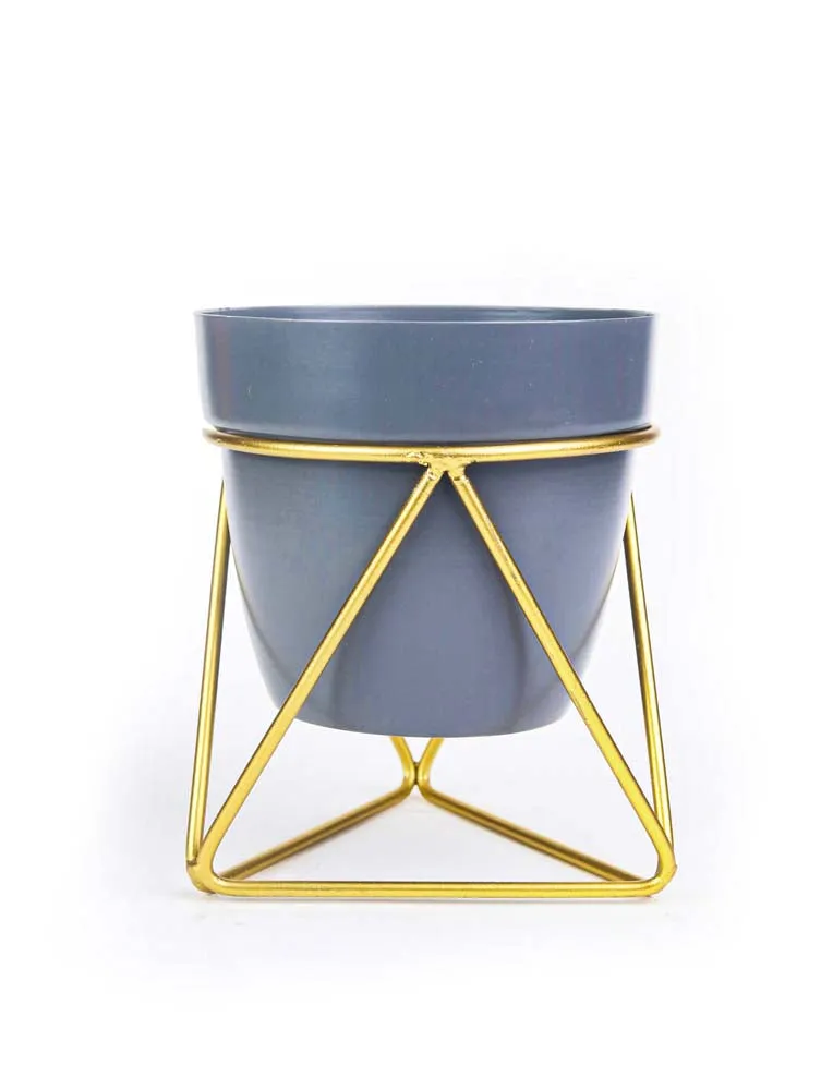 Modern Black & Gold Metal Planter – Stylish Indoor Decor