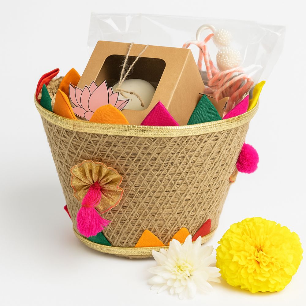 Fragrant Threads Mini Hamper With Jute Basket & Festive Decor