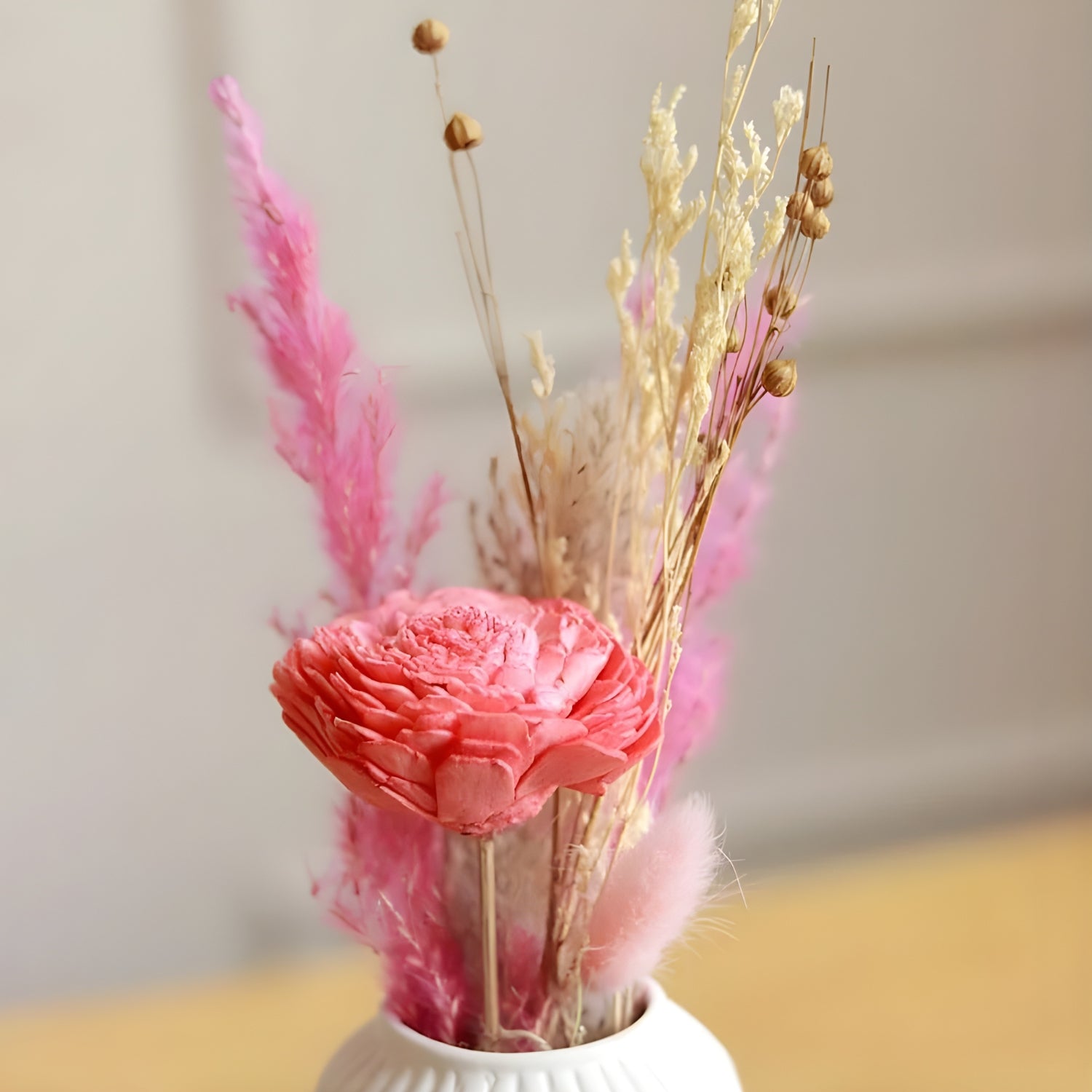 Elegant Mini Snow White Vase With Fragrant Aroma Mist Bunch