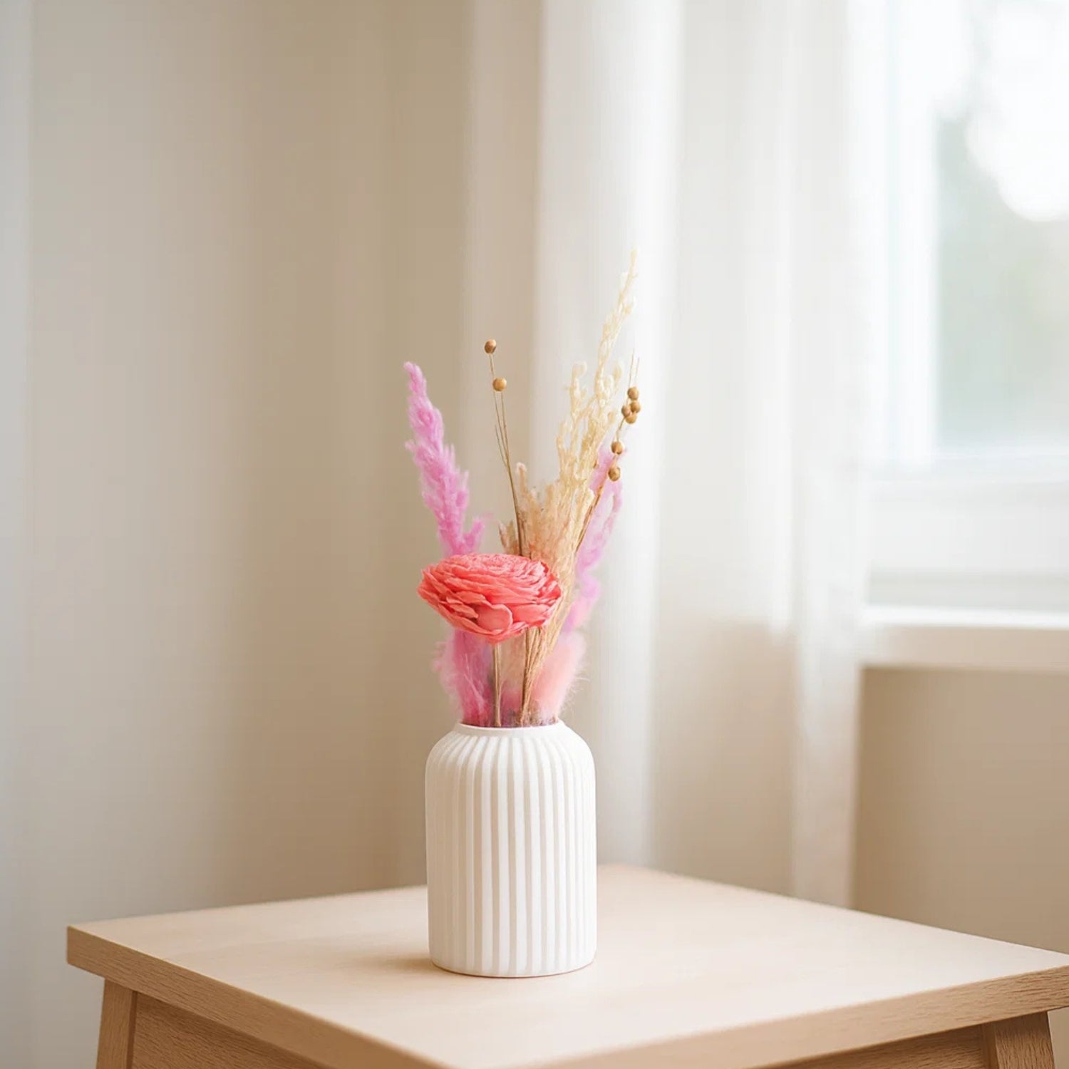 Elegant Mini Snow White Vase With Fragrant Aroma Mist Bunch