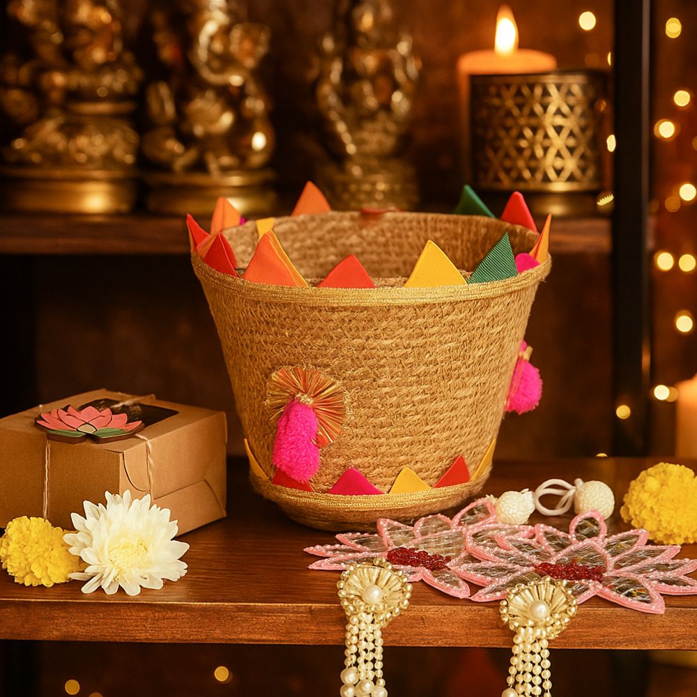 Fragrant Threads Mini Hamper With Jute Basket & Festive Decor
