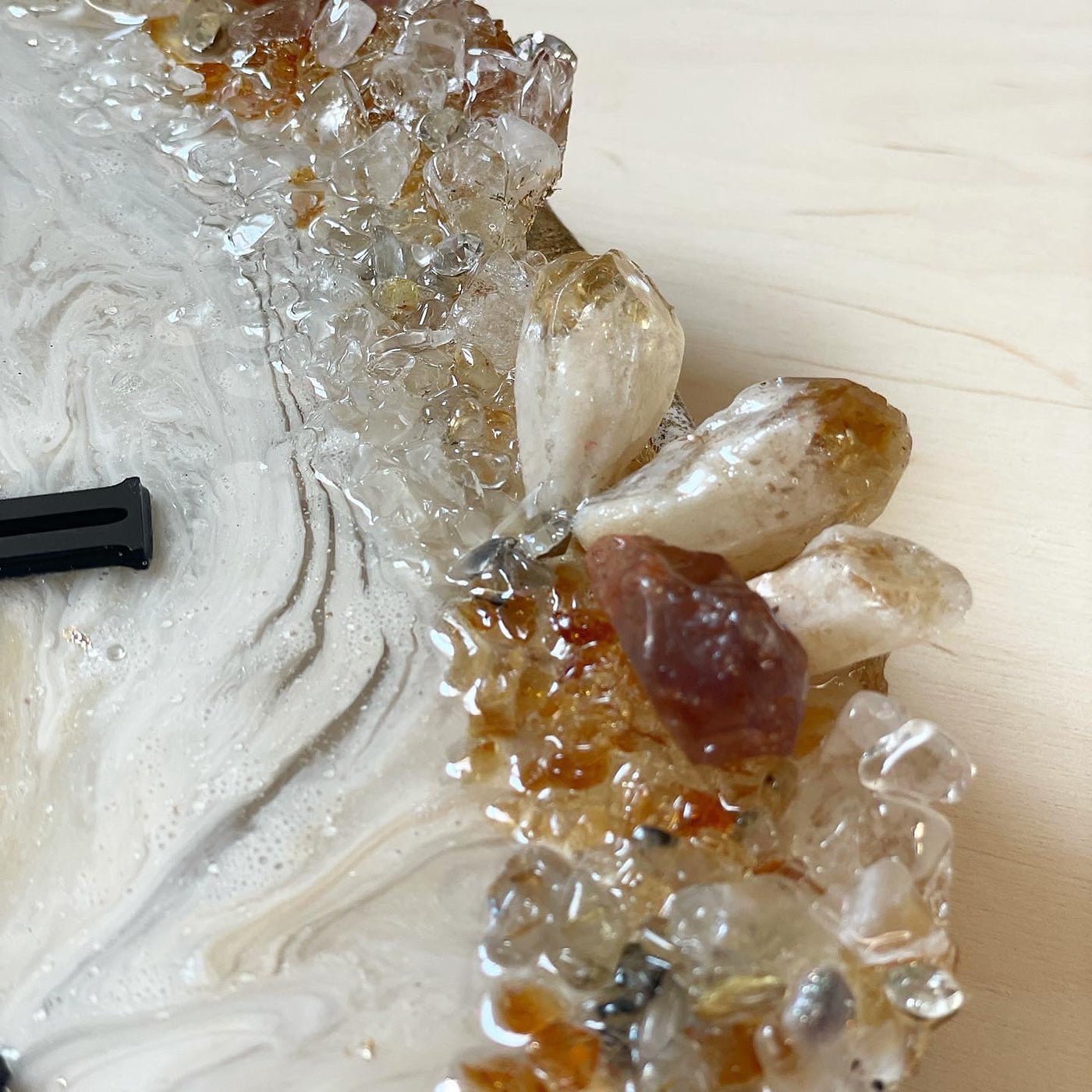 Brown Wall Clock with Natural Stone Sculpture – White & Brown Agate - Nestern