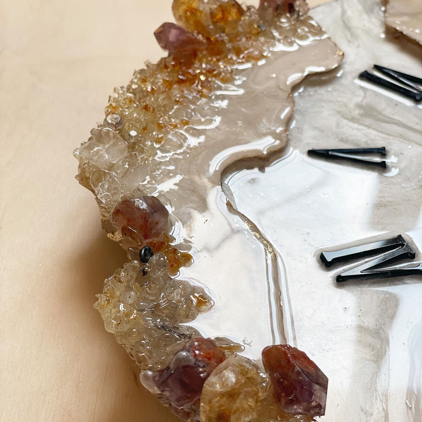 Brown Wall Clock with Natural Stone Sculpture – White & Brown Agate - Nestern