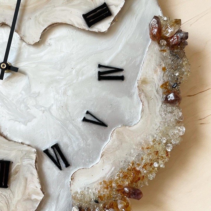 Brown Wall Clock with Natural Stone Sculpture – White & Brown Agate - Nestern