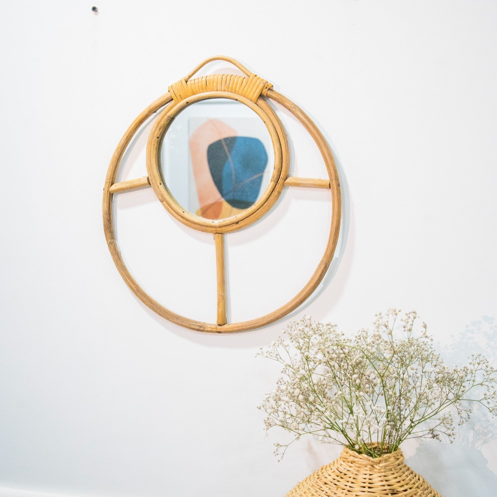 Minimalist Round Rattan Wall Mirror for Modern Boho Interiors