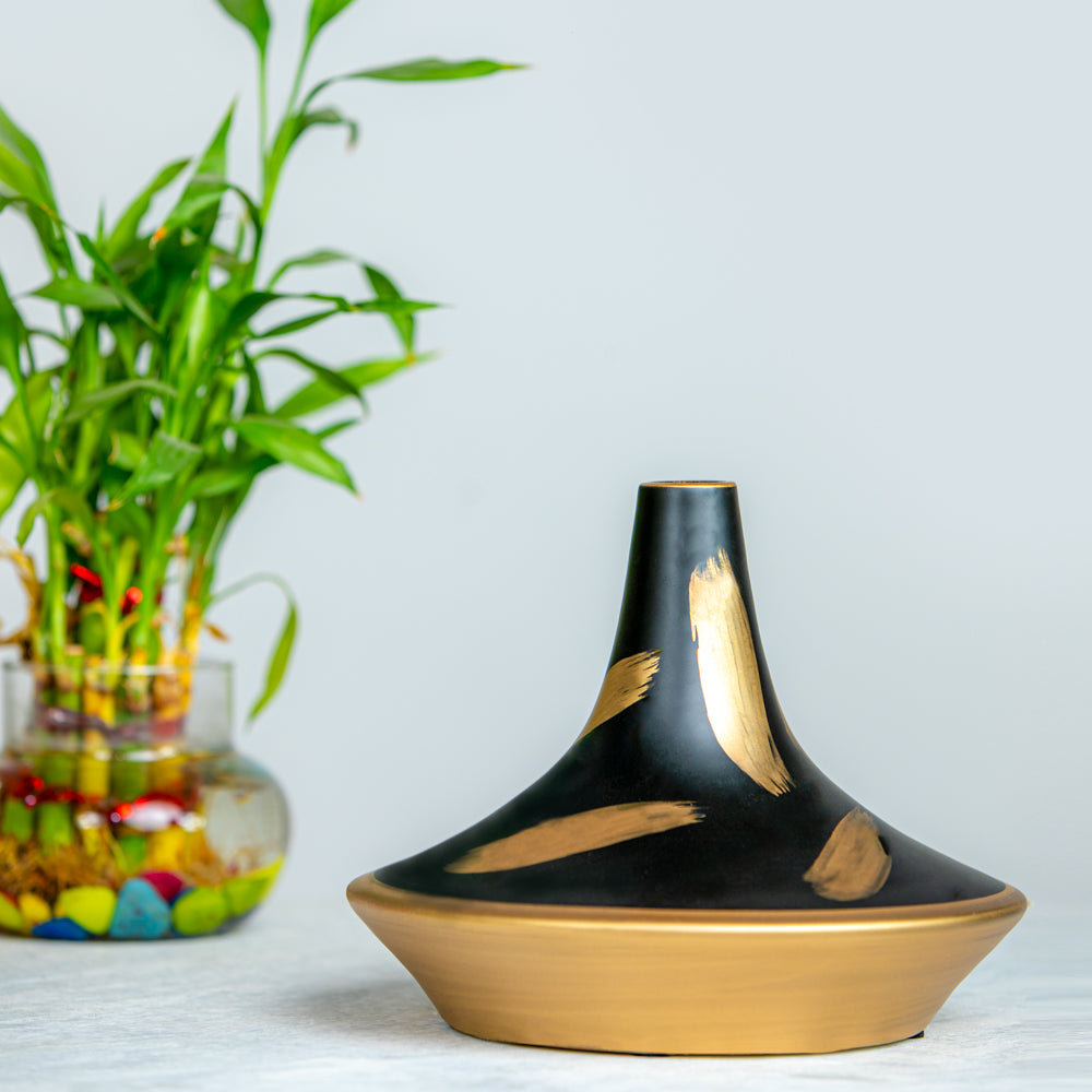 Black & Gold Designer Metal Vases – Modern Table Decor in Striped & Brushstroke Variants