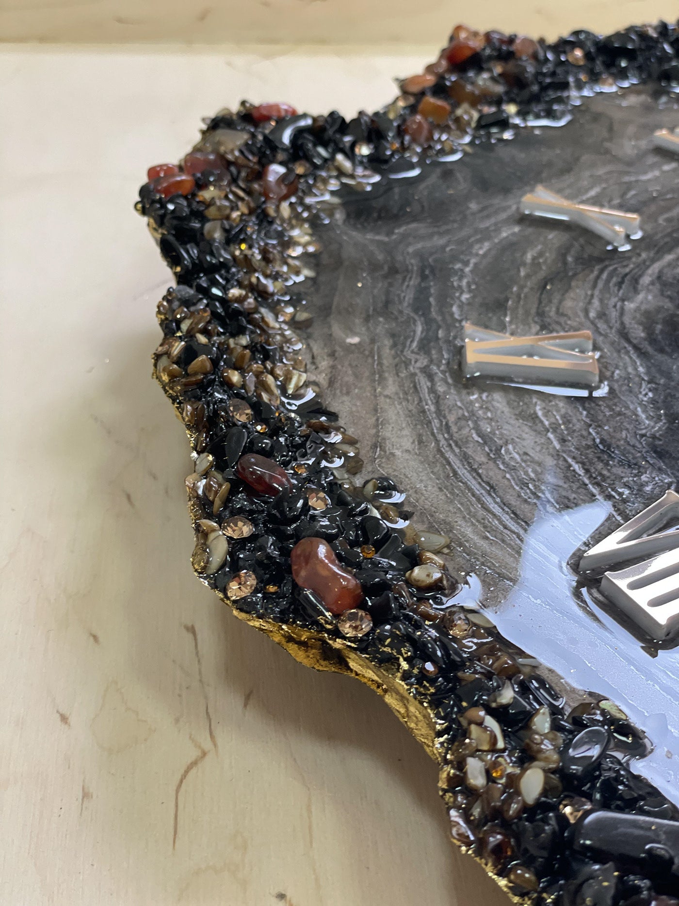 Seamless Design Resin Wall Clock, Purple & Maroon Agate with Fine Finish - Nestern