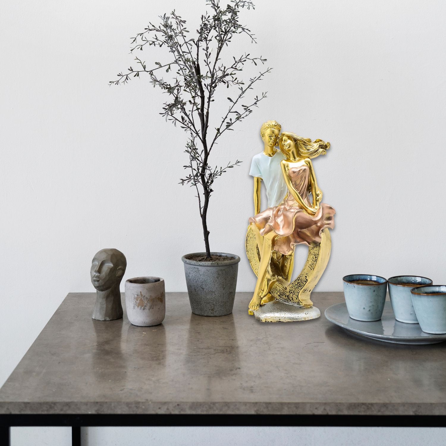 Golden Romantic Couple Figurine For Modern Home Decor Accent