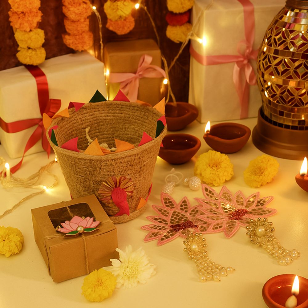 Fragrant Threads Mini Hamper With Jute Basket & Festive Decor
