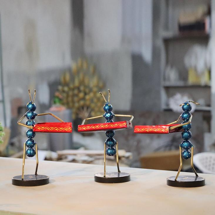 Colorful Ant Trio Figurines with Trays - Nestern