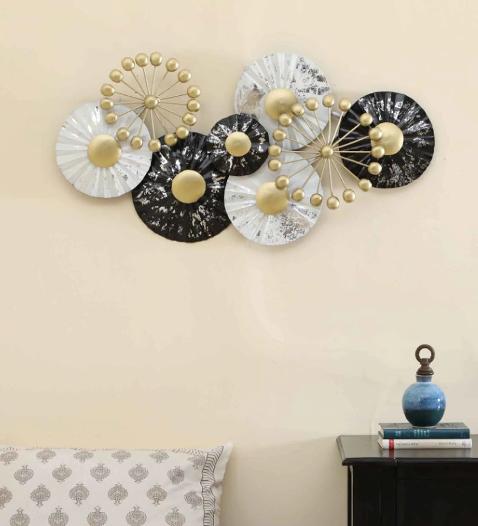 Modern Abstract Metal Wall Art – Black and White Circular Design - Nestern