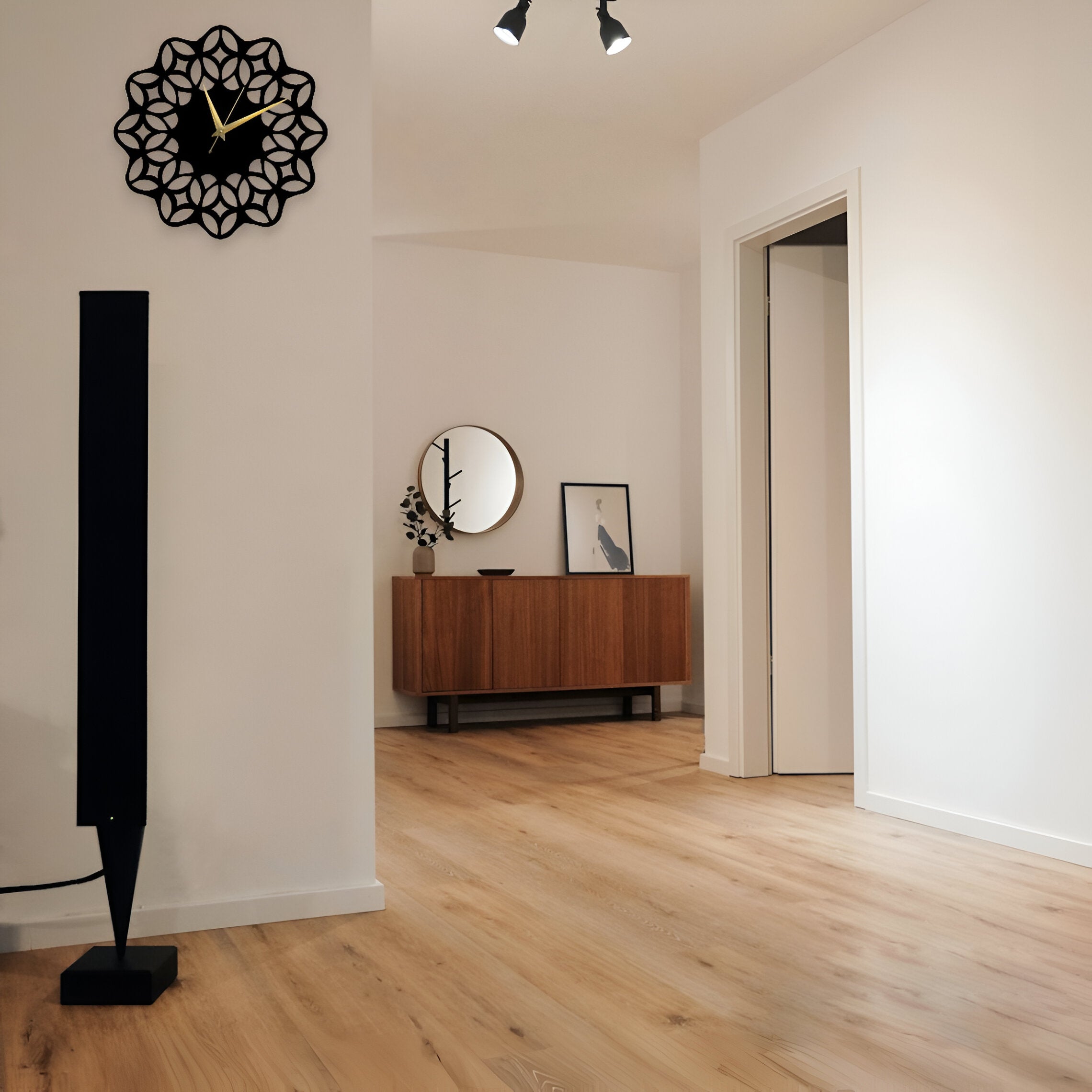 Elegant Geometric Metal Wall Clock – Modern Decorative Timepiece