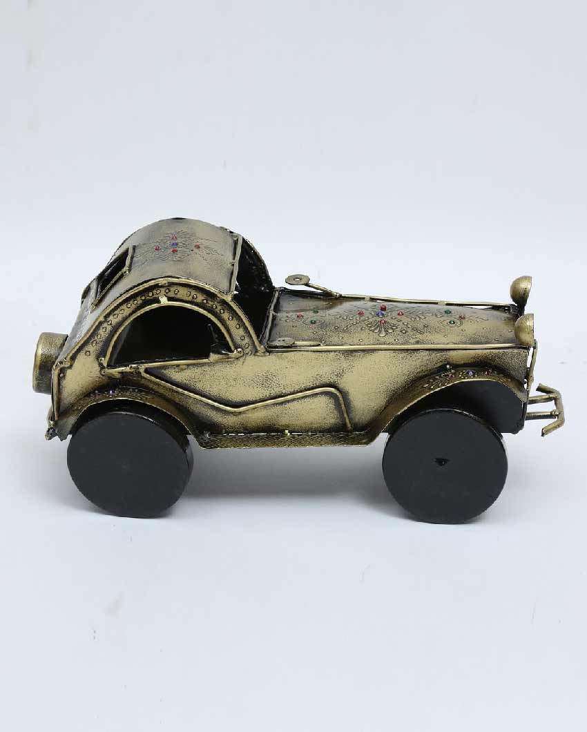 Vintage Charm: Classic Car Model - Nestern